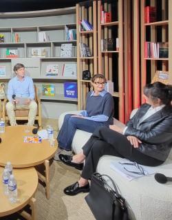 Plateau Livres Hebdo durant le webinaire avec les quatre intervenants (de gauche à droite) : Marc Beaudeau, Isabelle Genlis, Eric Dupuy, Anne-Flore Hervé, Régine Hatchondo