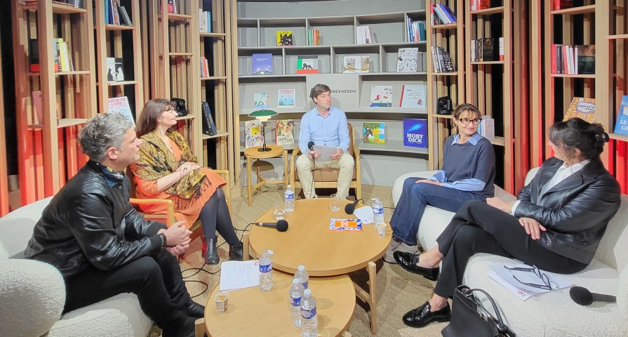 Plateau Livres Hebdo durant le webinaire avec les quatre intervenants (de gauche à droite) : Marc Beaudeau, Isabelle Genlis, Eric Dupuy, Anne-Flore Hervé, Régine Hatchondo