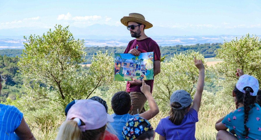 Lecture en plein air par Olivier Dain Belmont © Marie Chevalier