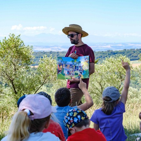 Lecture en plein air par Olivier Dain Belmont © Marie Chevalier